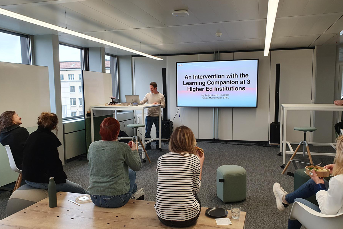 Digitalisierung Bildung; KI Bildung, Digitale Bildung, Kompetenzzentrum; KI; Bildungsforschung, Schule, Eine Intervention mit dem «Learning Companion»